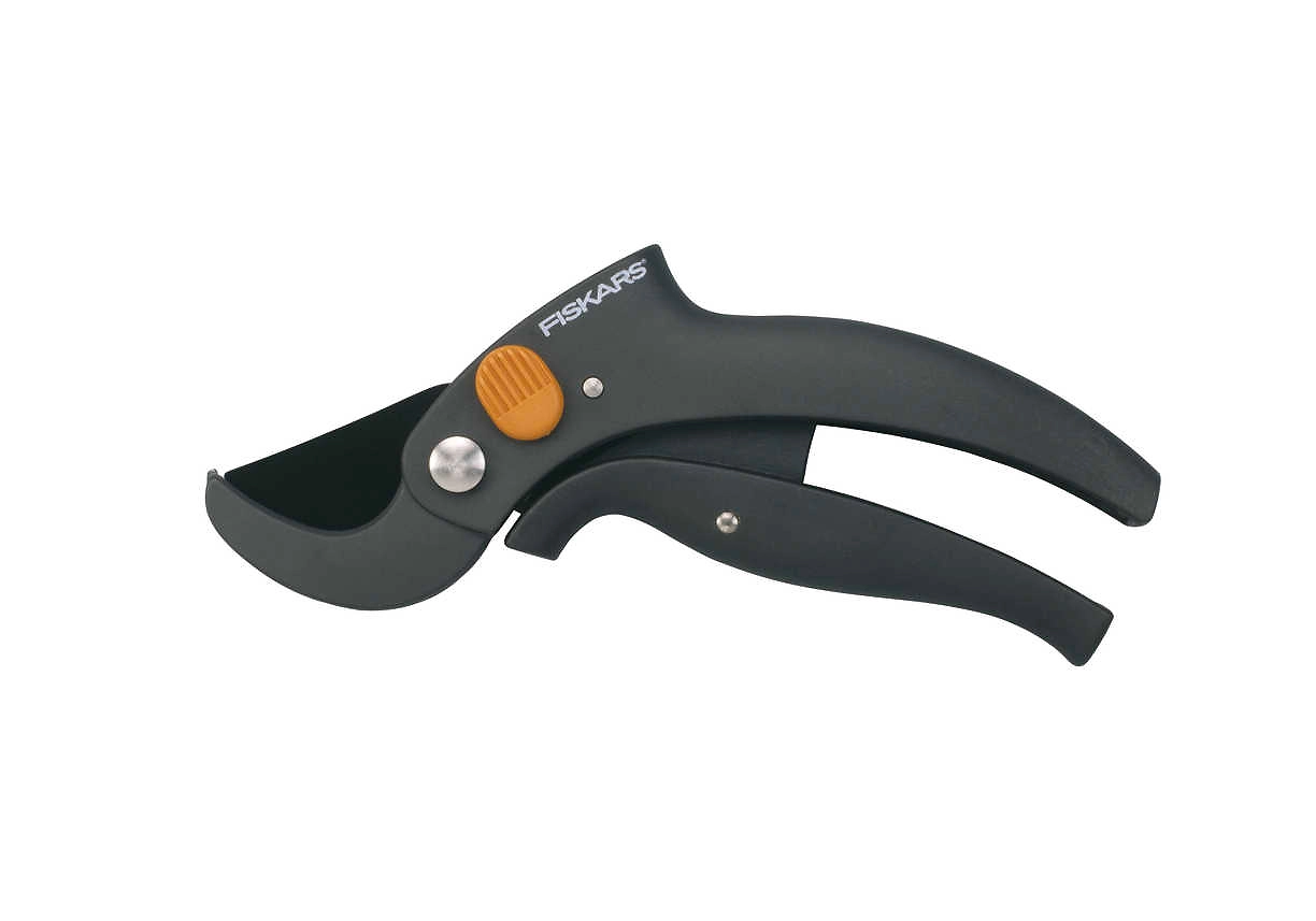 Секатор FISKARS контактный с рычажным приводом P53
