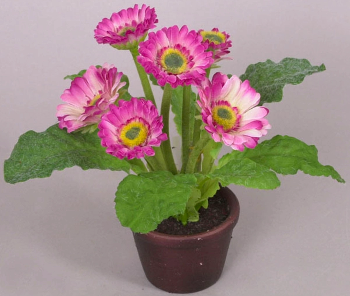 Искусственный цветок гербера розовая 18 см в горшке