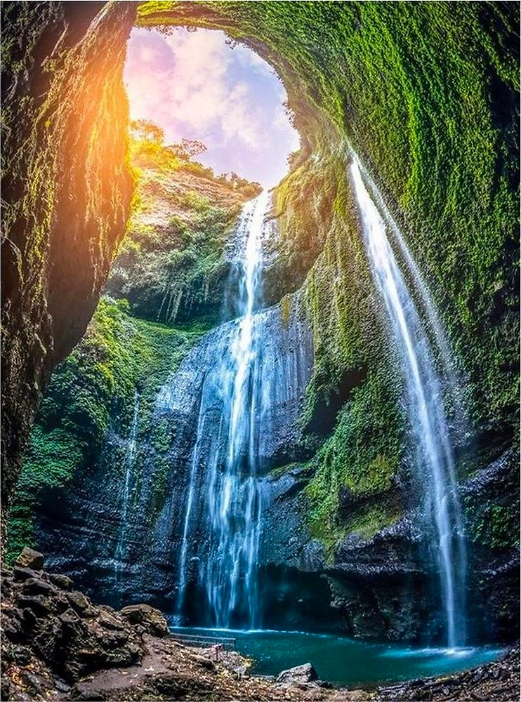 Флизелиновые обои ATELIERO фотообои Водопад 20-8134 2х2,7 м