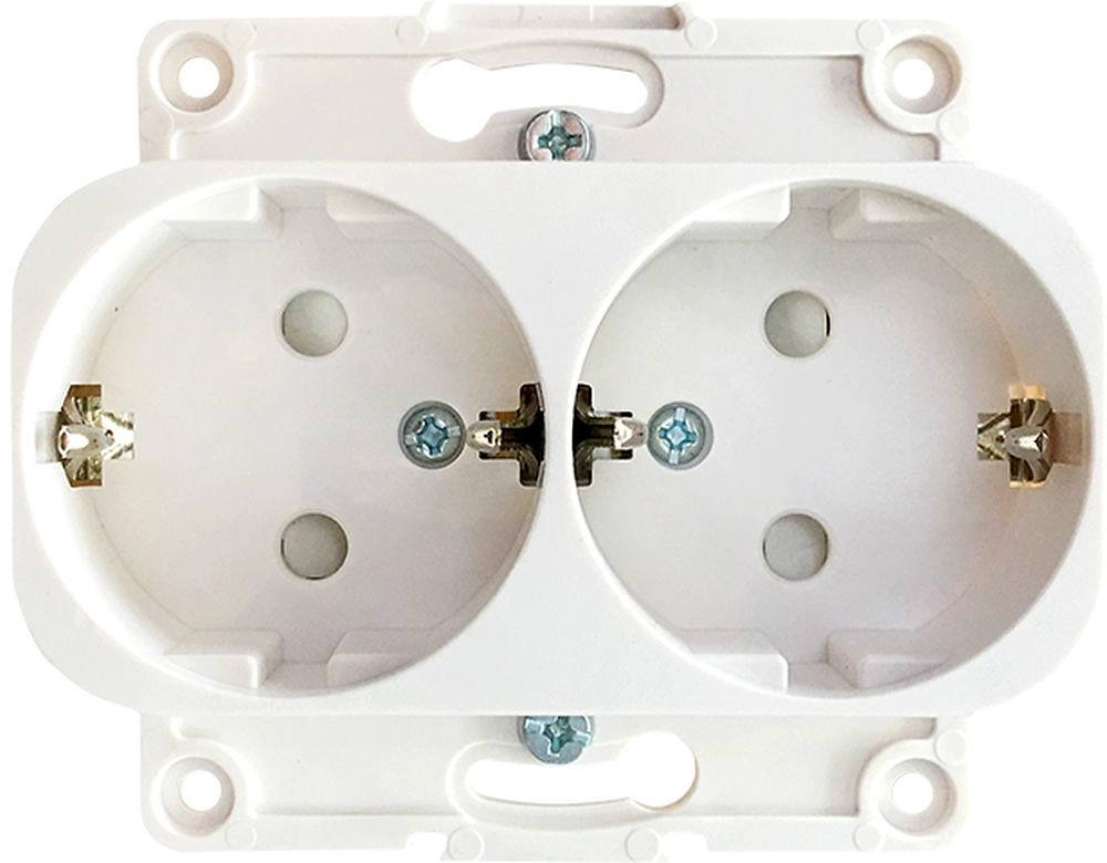 Розетка EKF Стокгольм 2-местная с/з 16А белый с защ. шторкой