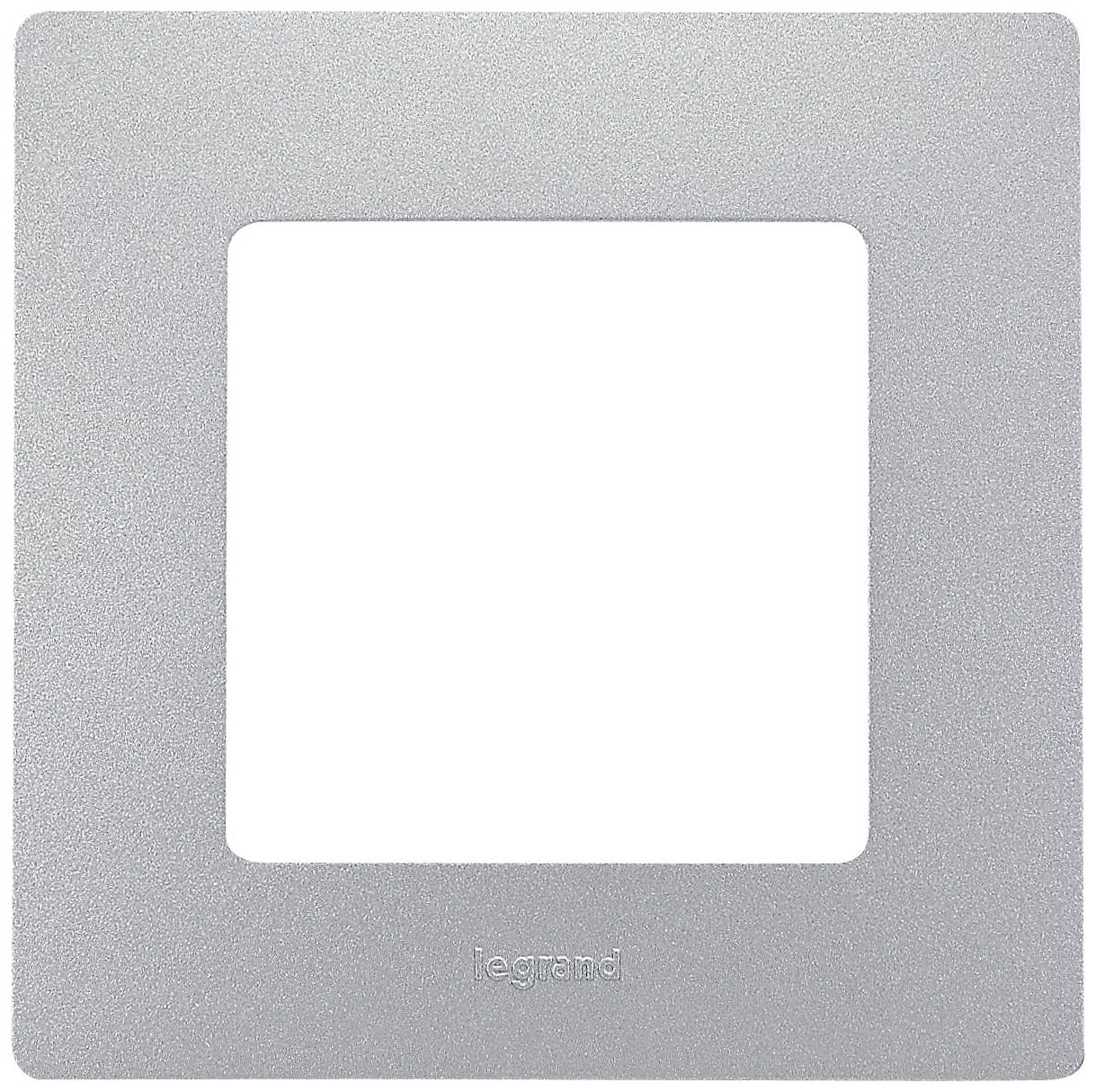 Рамка Legrand Etika 672551