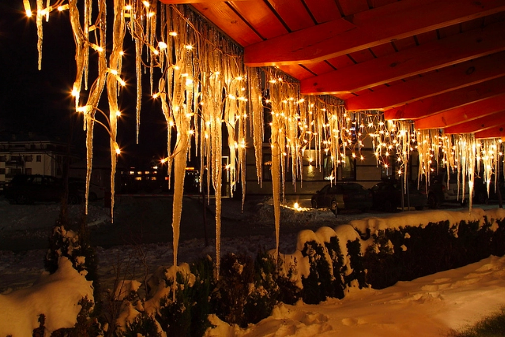 Гирлянда уличная Сосульки 100 LED желтая 2 м