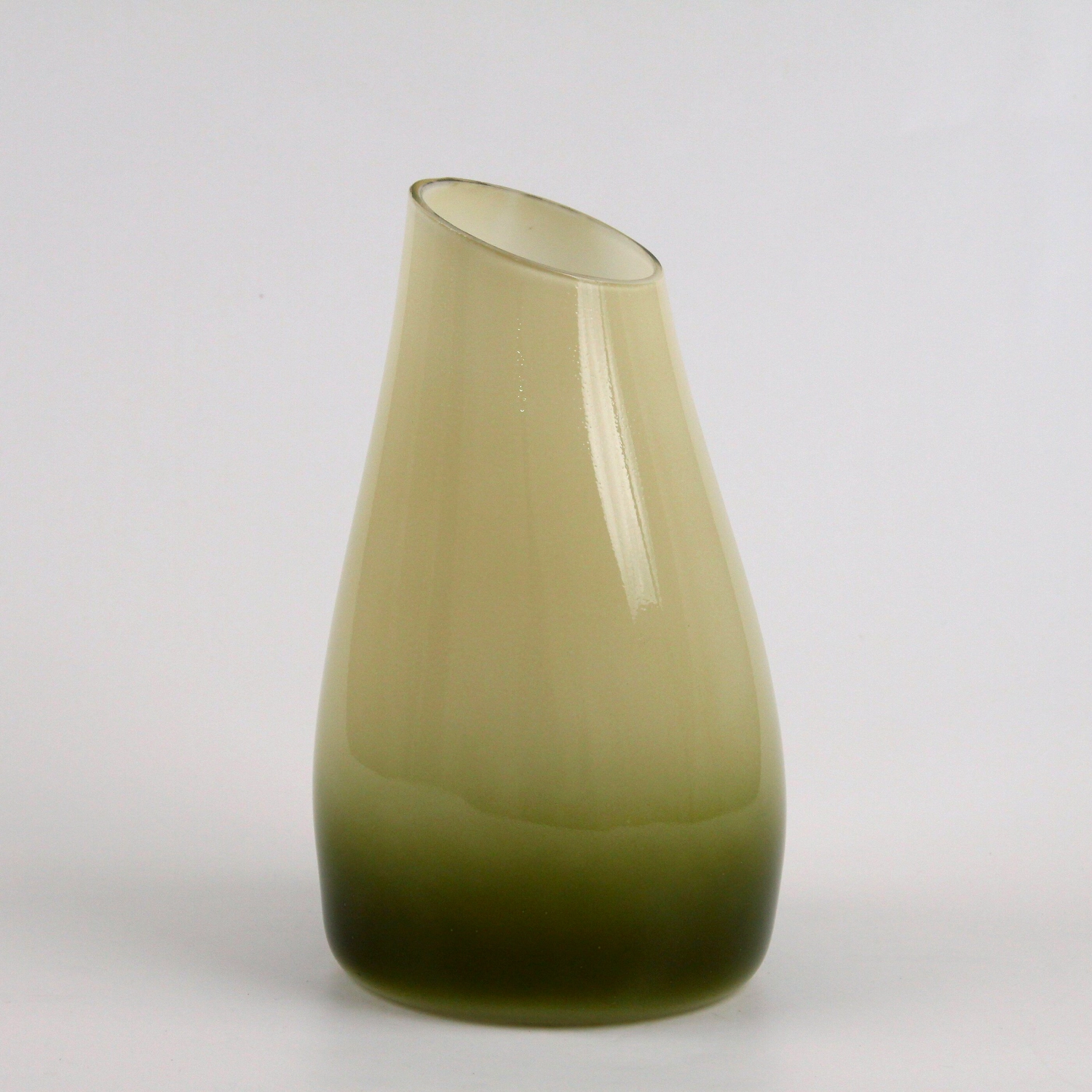 Ваза стеклянная Либеро №2 олива 20х25 см