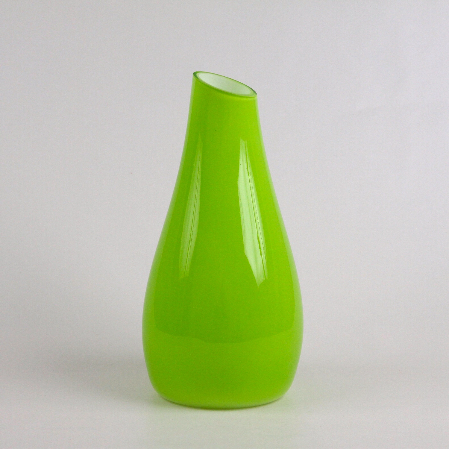 Ваза стеклянная Либеро №2 зеленая 20х25 см