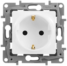 Розетка Legrand Etika 672222