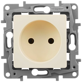 Розетка Legrand Etika 672320