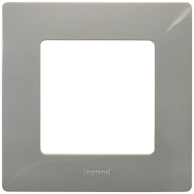 Рамка Legrand Etika 672521
