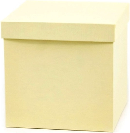 Подарочная коробка квадратная кремовая 16х16 см