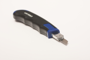 Нож универсальный LUX-TOOLS Comfort 9 мм