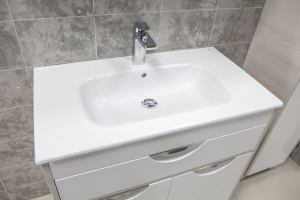 Тумба под раковину напольная Акватон Юта белая/ясень фабрик 80 см