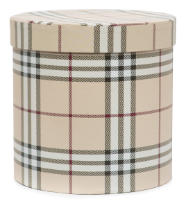 Коробка подарочная 17x17 см в ассортименте