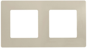 Рамка Legrand Etika 672512
