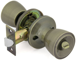 Дверная ручка-защелка ФАБРИКА ЗАМКОВ 7072E с ключом и фиксатором античная бронза